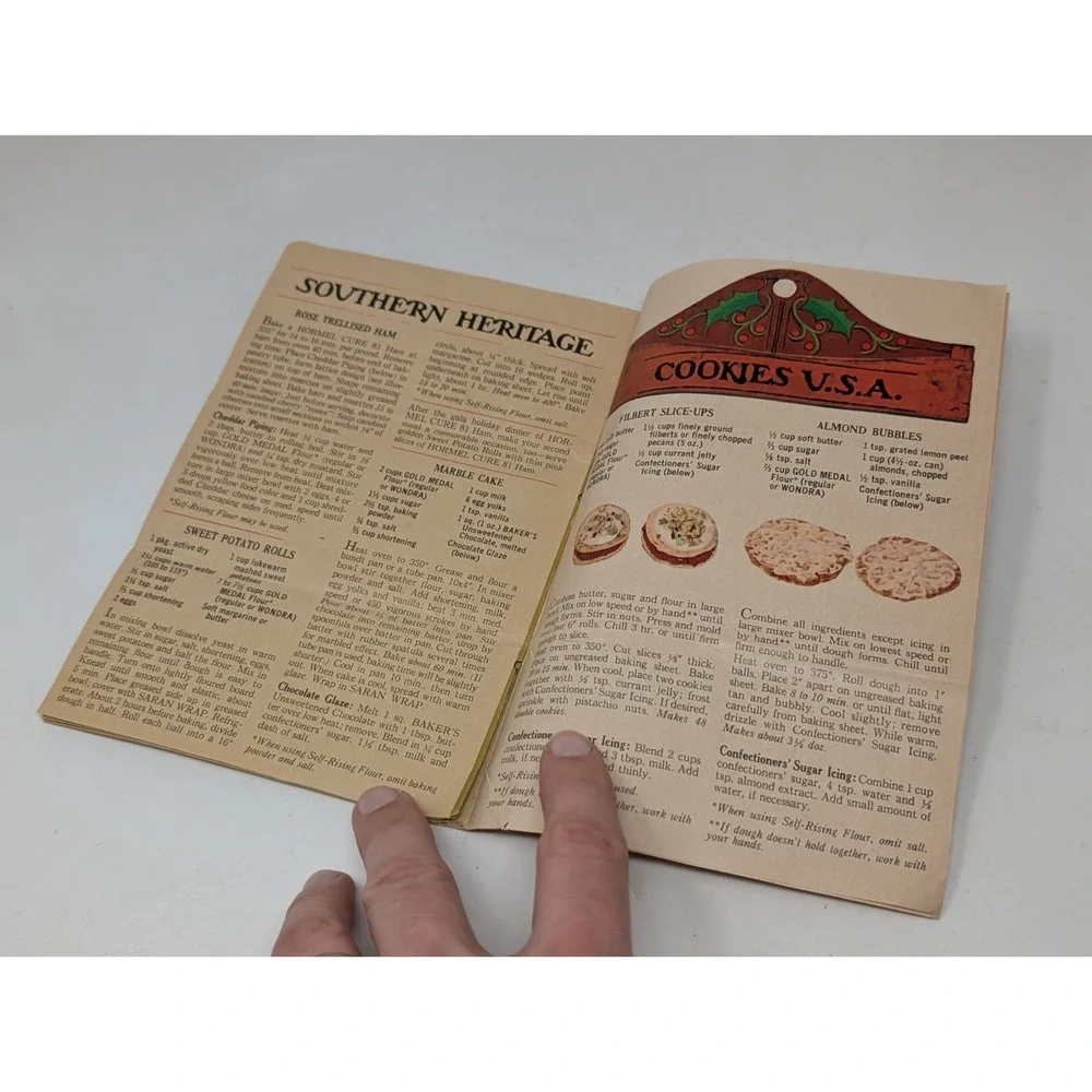Vintage Betty Crocker's Holiday Heritage Christmas‎ Cook Book Let 1960s